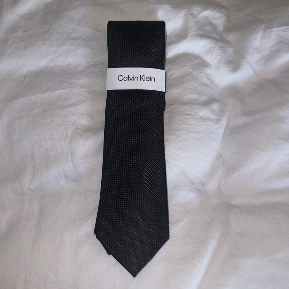 [NWT] Calvin Klein Hugo Micro Dot Slim Tie